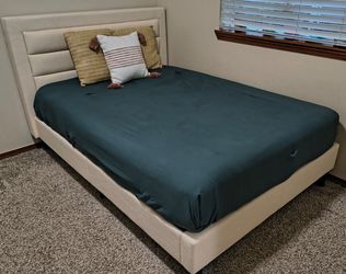 Tufted Full Size Bed + Mattress