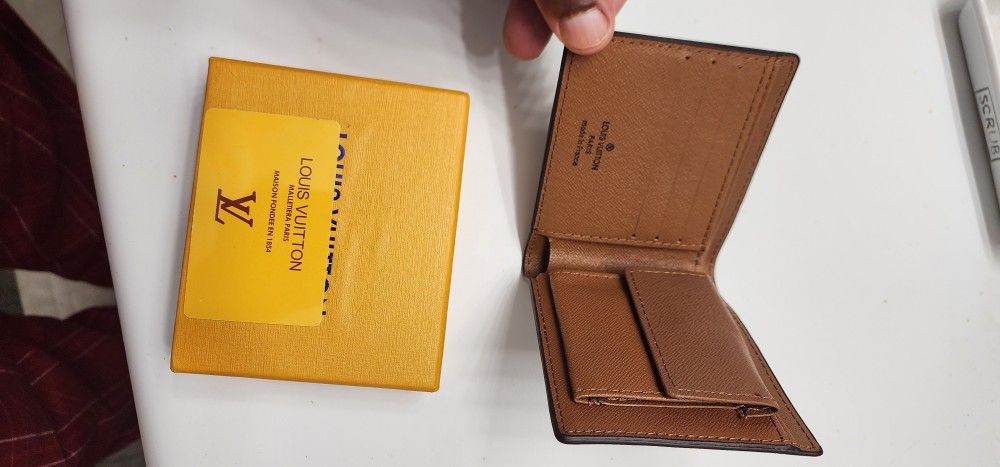 Men's Wallet (Louis Vuitton) Authentic