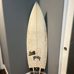 Lost Surfboard 5’9 fins included 