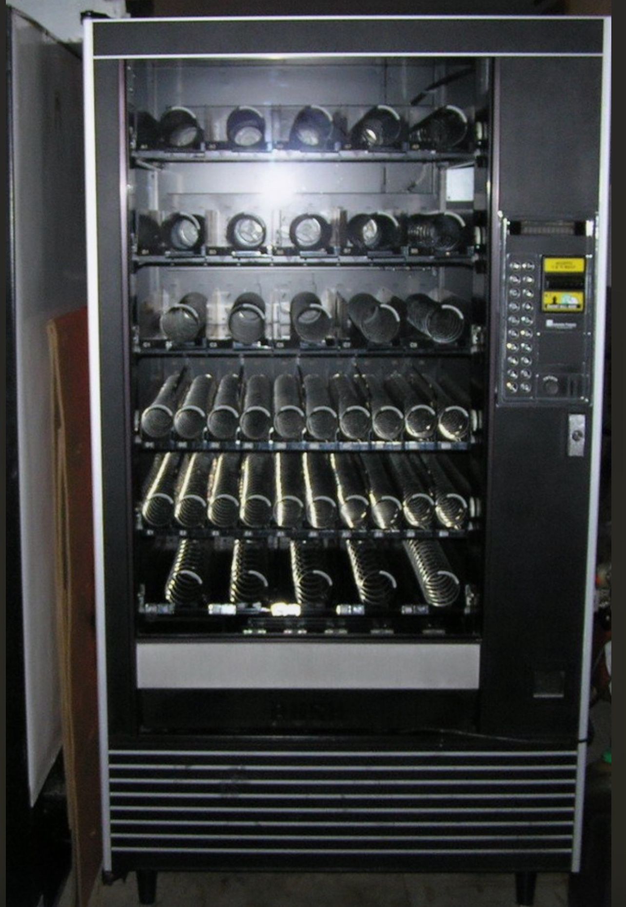 Vending Machine (snack)