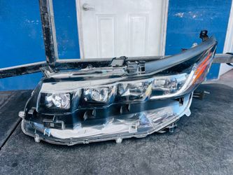 Toyota Prius prime 2017-2021 left driver side headlight complete Oem