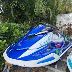 2 Motos De Agua 🔹 Año: 2022 🔹 Modelo: Yamaha VX1100 🔹 Horas: 148 cada una 🔹 Incluye remolque doble para transportarlas fácilmente . 👍