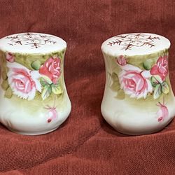 Lefton china green heritage rose handpainted salt and pepper shakers 