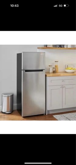 Vissani 7.2 cu. ft. Top Freezer Refrige in Fingerprint Resistant Stainless Look *PICKUP ONLY **