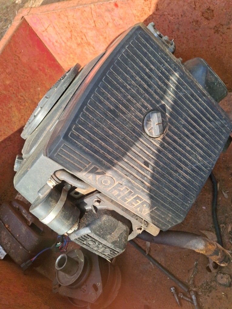 18 Horse Kohler Motor Runs Good Twin
