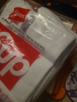 Supreme x Hanes Cushion Crew Socks 4-Pack