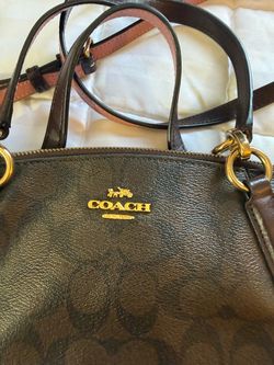 Coach hand bag  size Midium  color brown whit pink