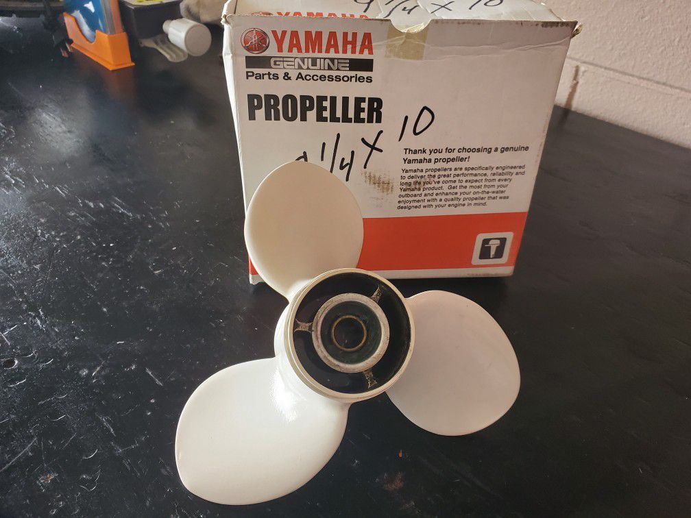 Like new OEM Yamaha propeller 9 1/4×10
