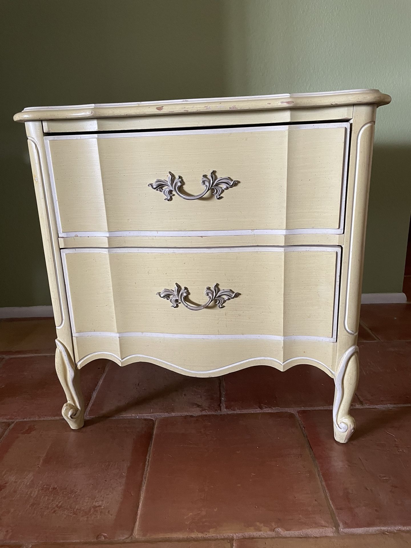 Dixie Furniture Yellow & White French Provincial 2 Drawer Nightstand Bedside Table 7th St/Thunderbird
