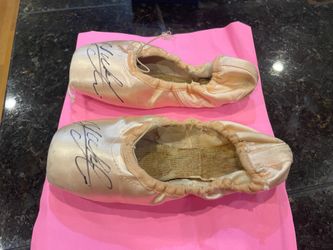 Yuma Izumi Autographed Pointe Ballet Shoes