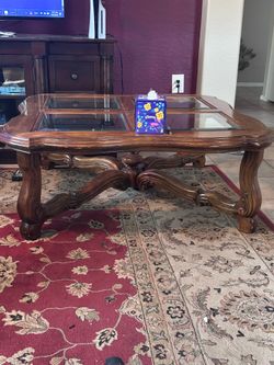 Coffee table w/ glass top