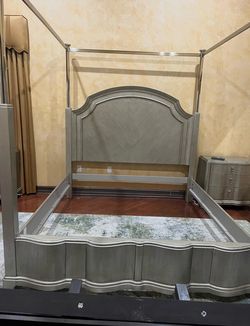Bedroom set, bed frame, 2 nightstands, bench, vanity with chair