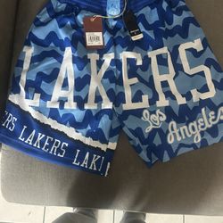 mitchell &ness size xl lakers shorts 