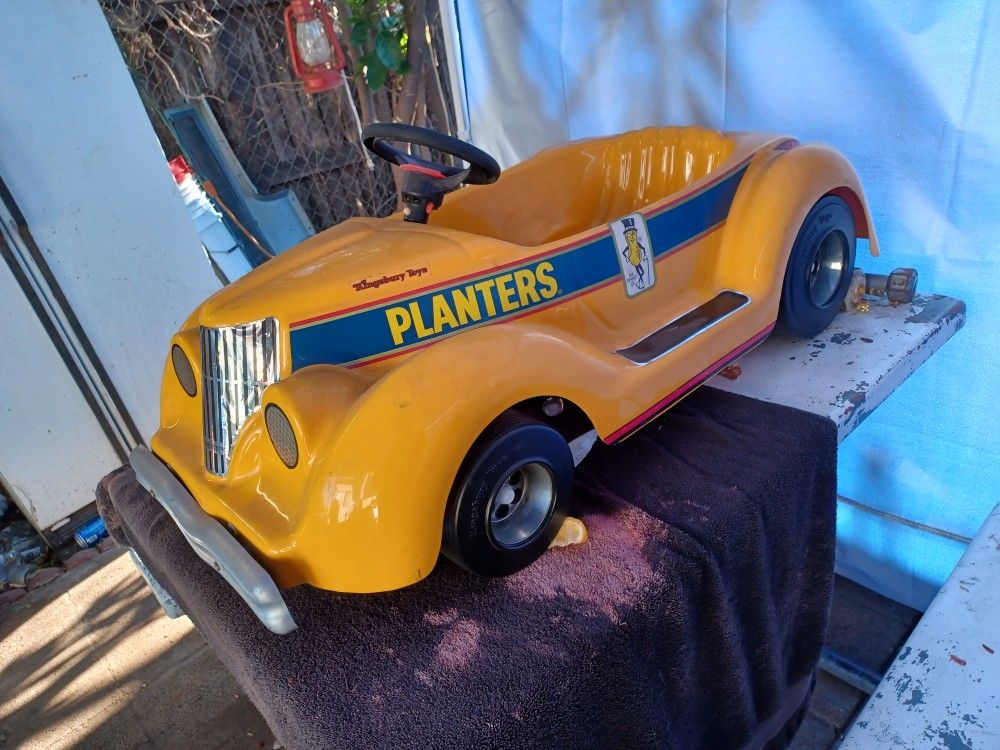 VINTAGE PLANTERS PEANUT PEDAL CAR!! 1934 FORD!! VERY CLEAN !! 475$