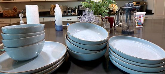 Stoneware Dinnerware Set – 15 Pieces