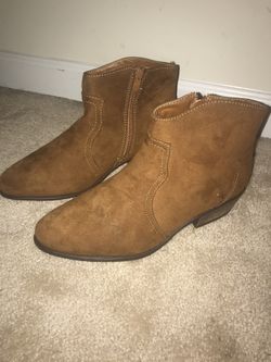 Boots size 10
