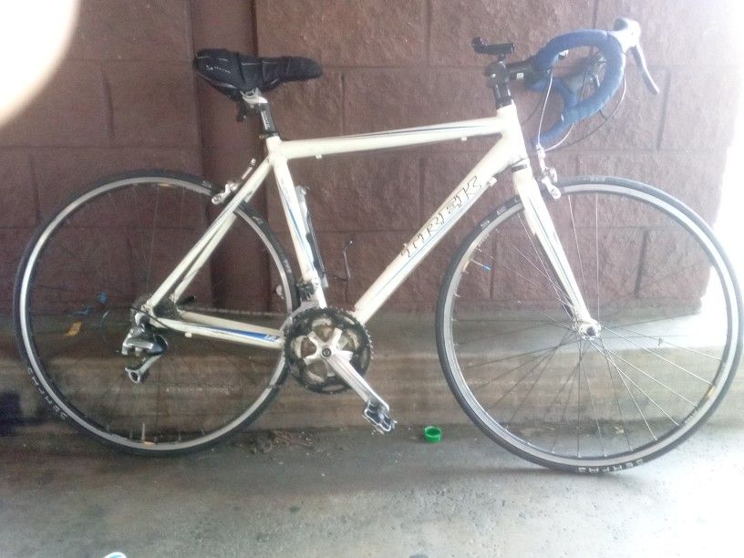 TREK 1.2 ROAD BIKE