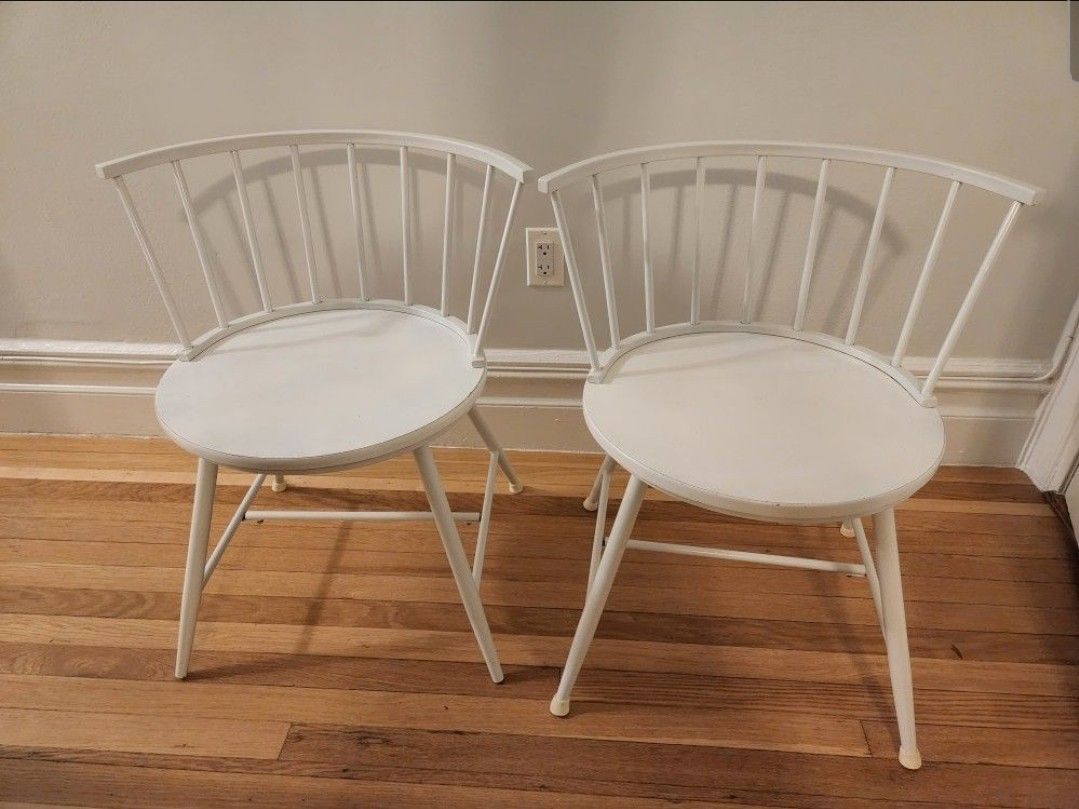 High Quality 2 beautiful white chairs indoor outdoor Dining Room Bedroom Desk Office Chairs $20