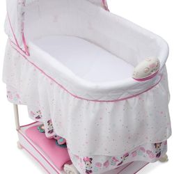 New  Minnie Mouse Gliding Bassinet 