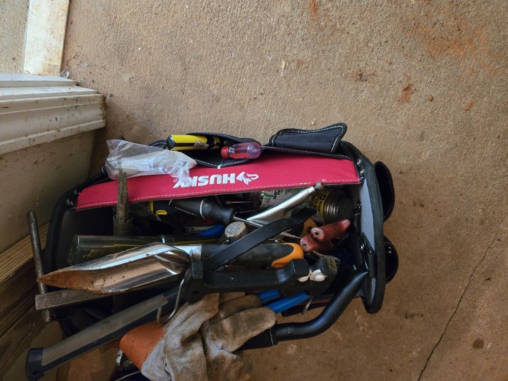 New Husky Bag Slap Full Of Tools