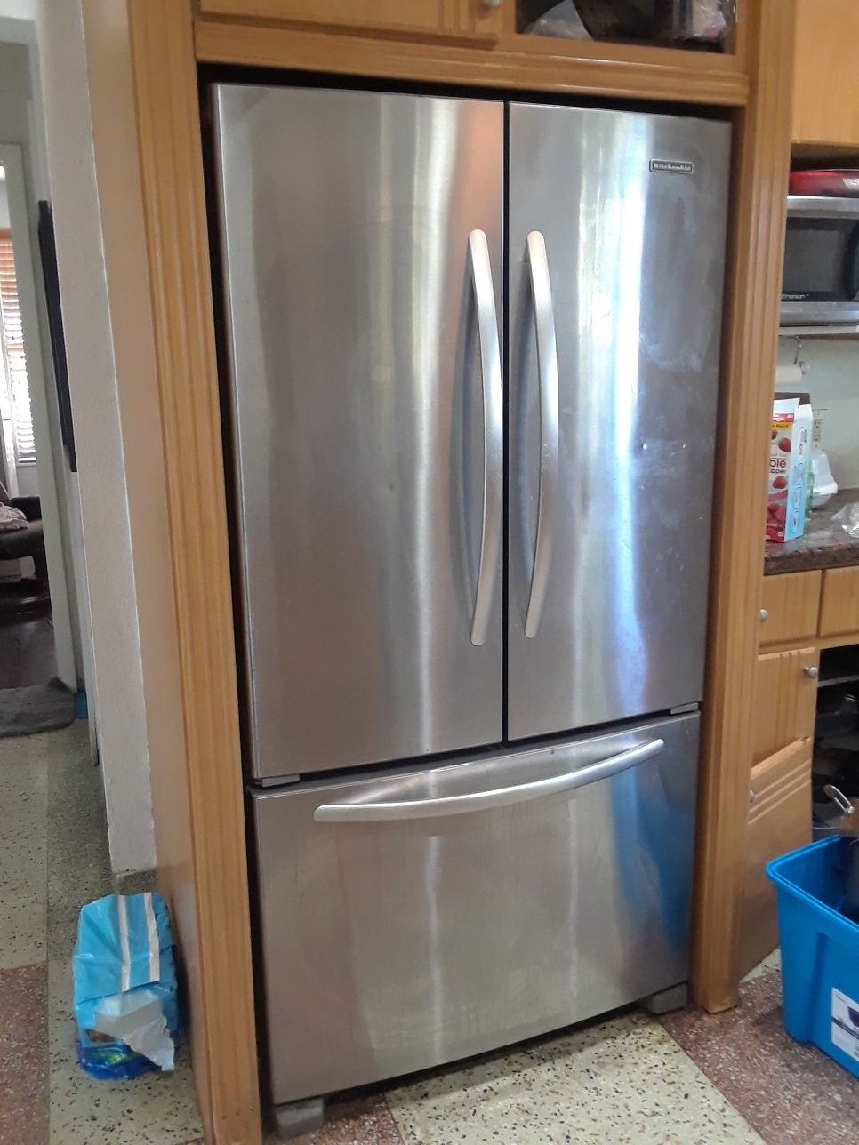 Kitchen aid refrigerator good working condition