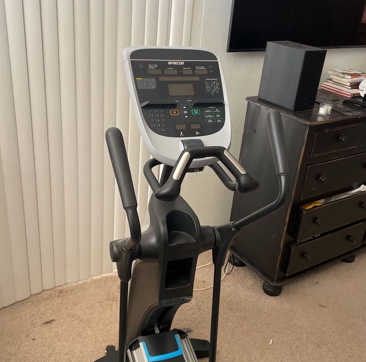 Precor EFX 635 Elliptical With Adjustable Crossramp (10-35°)