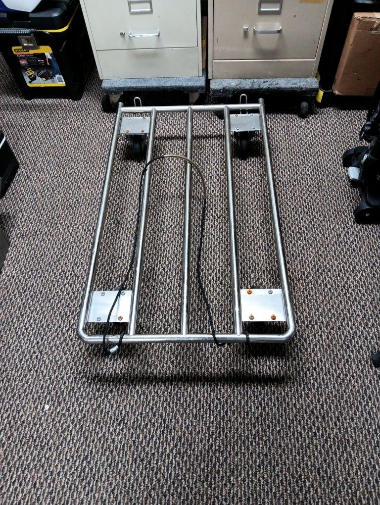 4 WHEEL CART WITH PULL ROPE