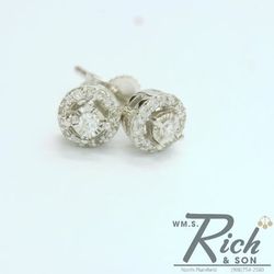 .20cttw  Diamond Stud Earrings