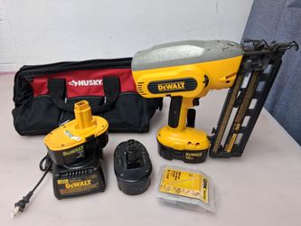 Dewalt 18v Finish Nailer accepts Only 16 GA. 20 degree nails Like New