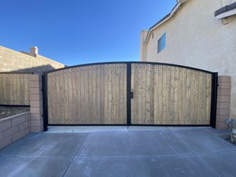 Side gate doubles