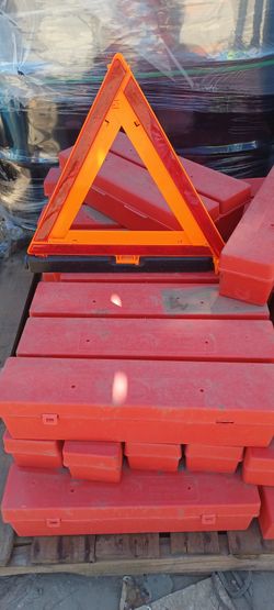 Traffic Triangle Emergency Road Side Safety Kit 3 Pc. Set