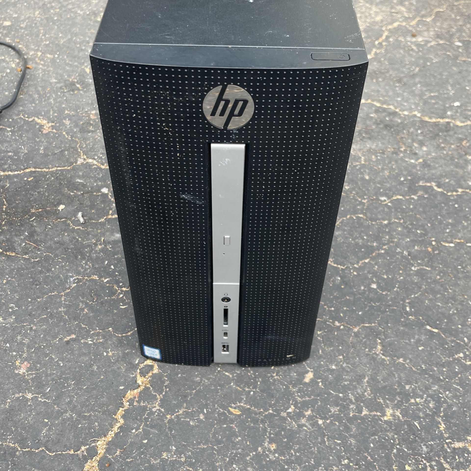 HP Pavillion Desktop- (570- p026) Cords Included