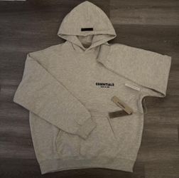 🔥 FEAR OF GOD ESSENTIALS HOODIE – LIGHT OATMEAL – SIZE S (NEW)