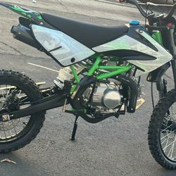 Sale $$$ Brand New 125 CC Dirtbike // Financing Available!!!