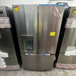 GE FRENCH DOOR FRIDGE W ICE AND WATER
