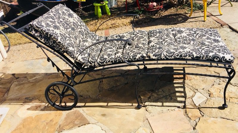 Weirs cast iron outdoor lawn chair