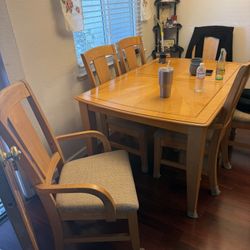 Dinning Table With Leaf And 6 Chairs