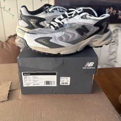 New Balance 9.5 Men’s 11 Womens. 