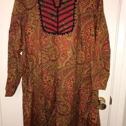 Beautiful 2PC Pakistani Suit Available For Sale 