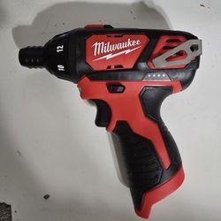 Milwaukee M12 Screwdriver