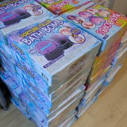 80+ Boxes Fortune Teller & BFF Bath Boom Interactive Set