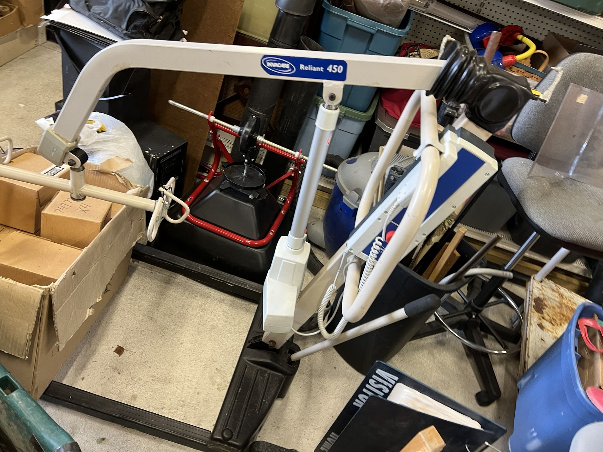 Invacare Reliant 450 Patient Lift (Medical, Mechanical, Robotics, Etc.)