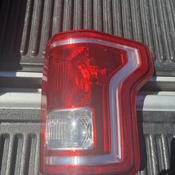 2015-2017 passenger taillight