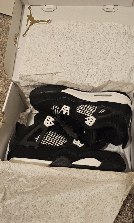 Air Jordan 4 Retro GS 'White Thunder' – Size US 6Y