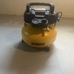 6 Gallon DeWalt pancake Air Compressor