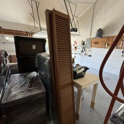 Free closet door