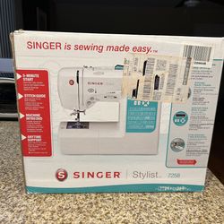 NEW Singer Sewing Machine 100 stitch pattern + NEW Anti-Slip Hard Cover