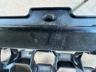 2020 oem Toyota tundra plastic grill only