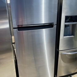2020 Whirpool Refrigerator Stainless Steel Top Freezer