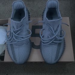 Yeezy 350 V2